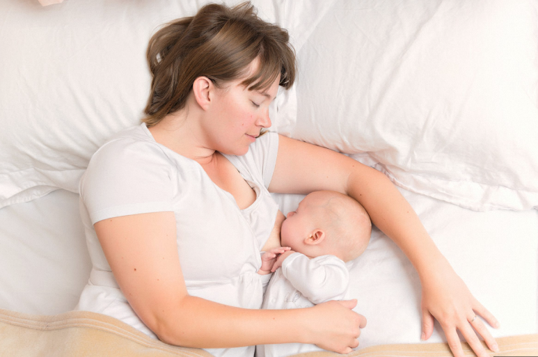 Breastfeeding position 