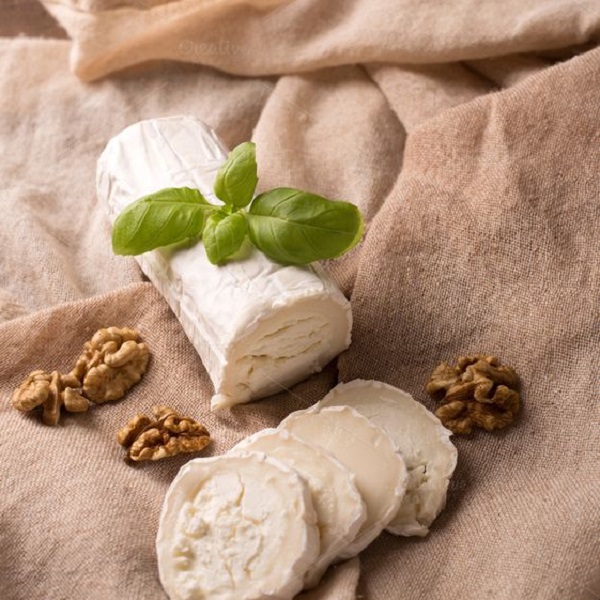 Learn how to eat goat cheese with various pairing ideas