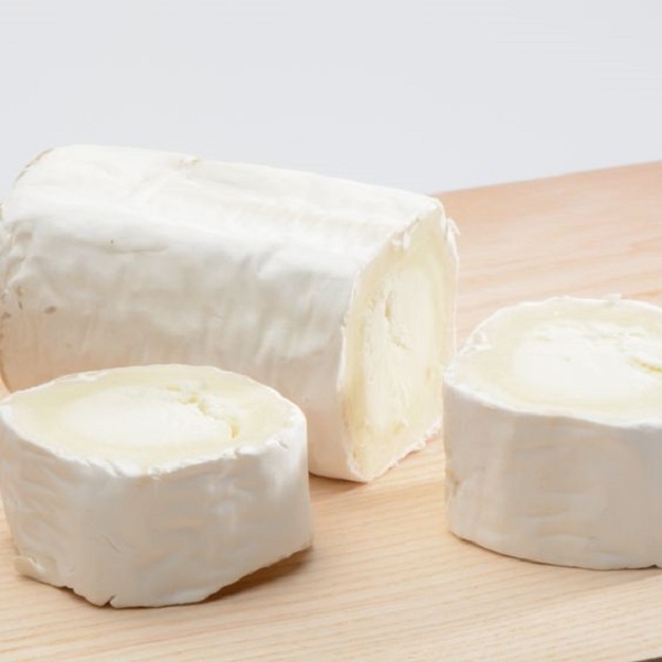 Learn how to eat goat cheese with various pairing ideas