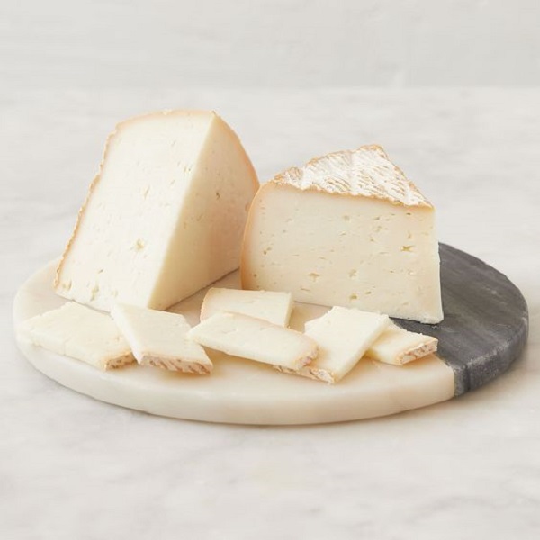 Learn how to eat goat cheese with various pairing ideas