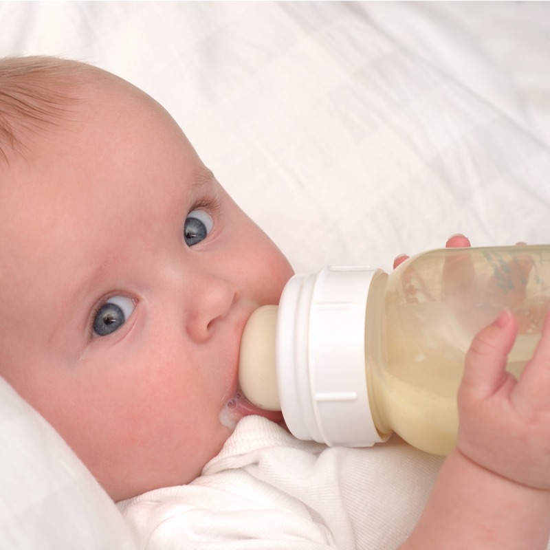 how to wean baby off formula to milk